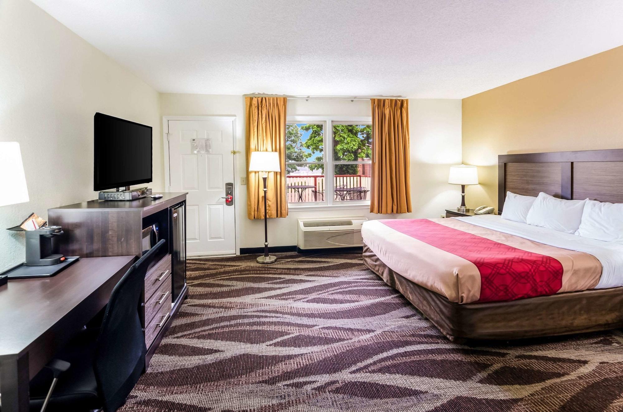 Econo Lodge Glade Springs I-81 Екстер'єр фото
