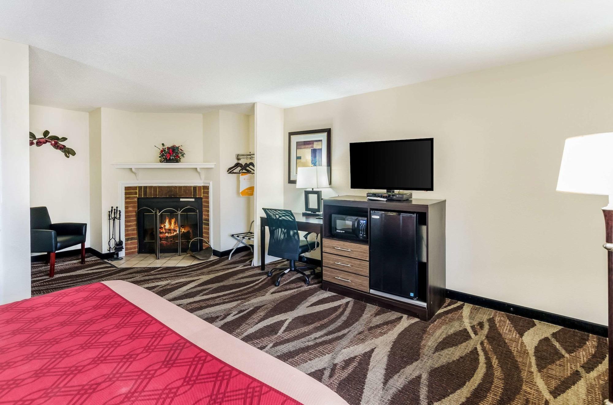 Econo Lodge Glade Springs I-81 Екстер'єр фото
