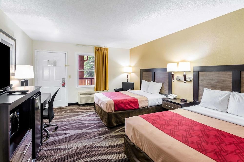 Econo Lodge Glade Springs I-81 Екстер'єр фото