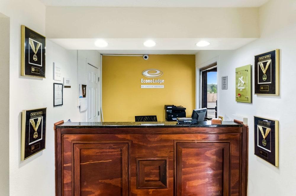 Econo Lodge Glade Springs I-81 Екстер'єр фото