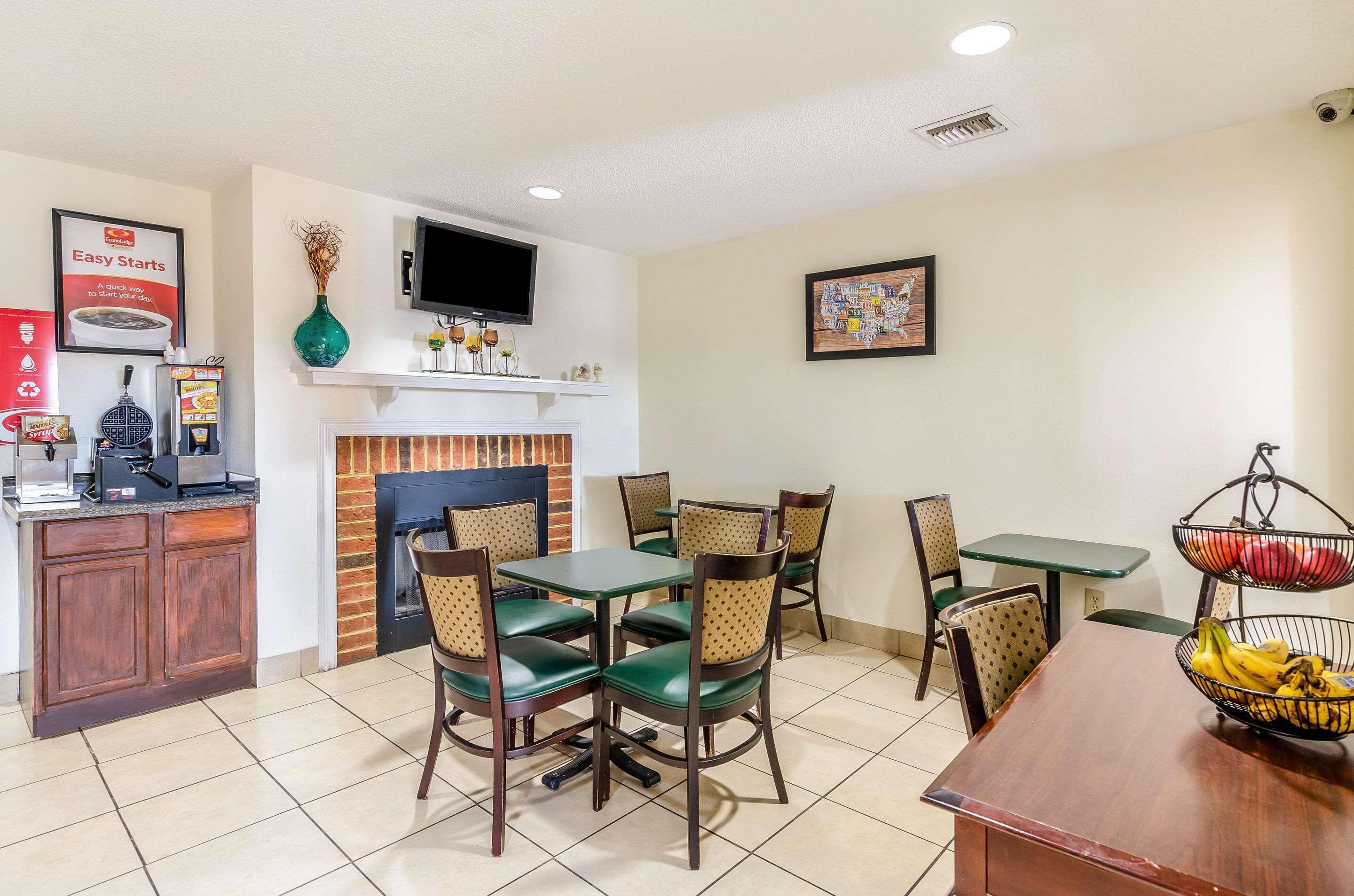 Econo Lodge Glade Springs I-81 Екстер'єр фото