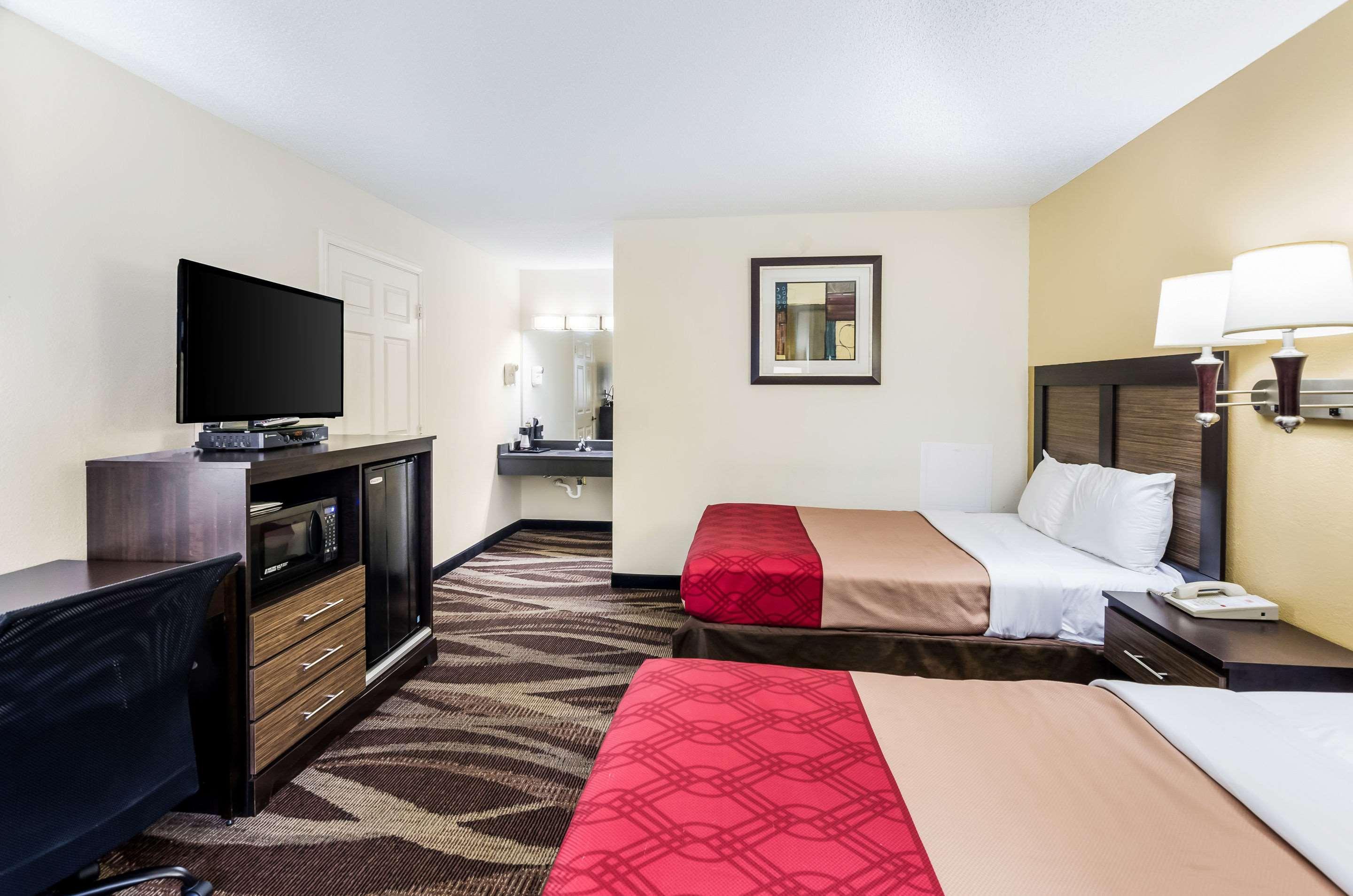 Econo Lodge Glade Springs I-81 Екстер'єр фото