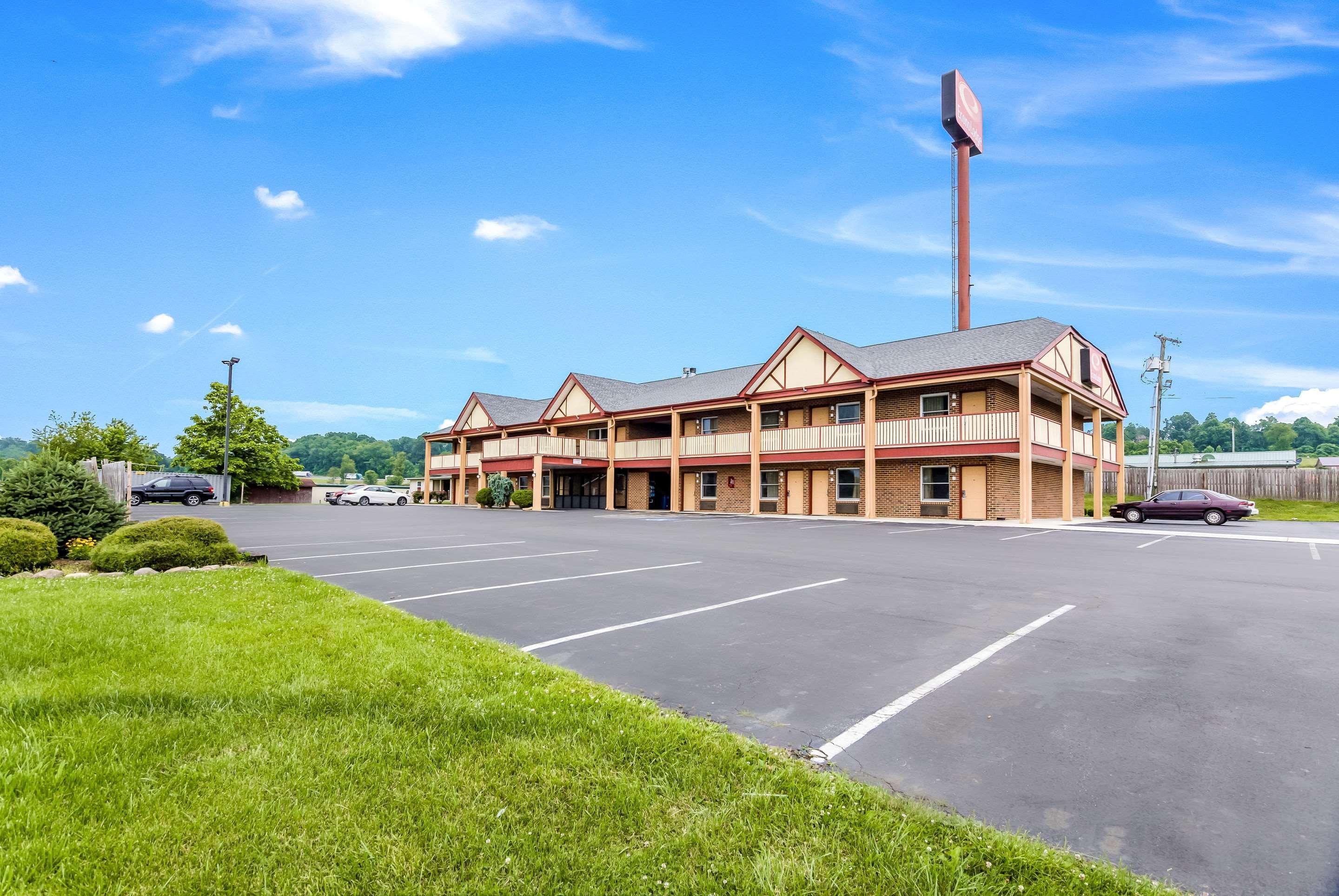 Econo Lodge Glade Springs I-81 Екстер'єр фото