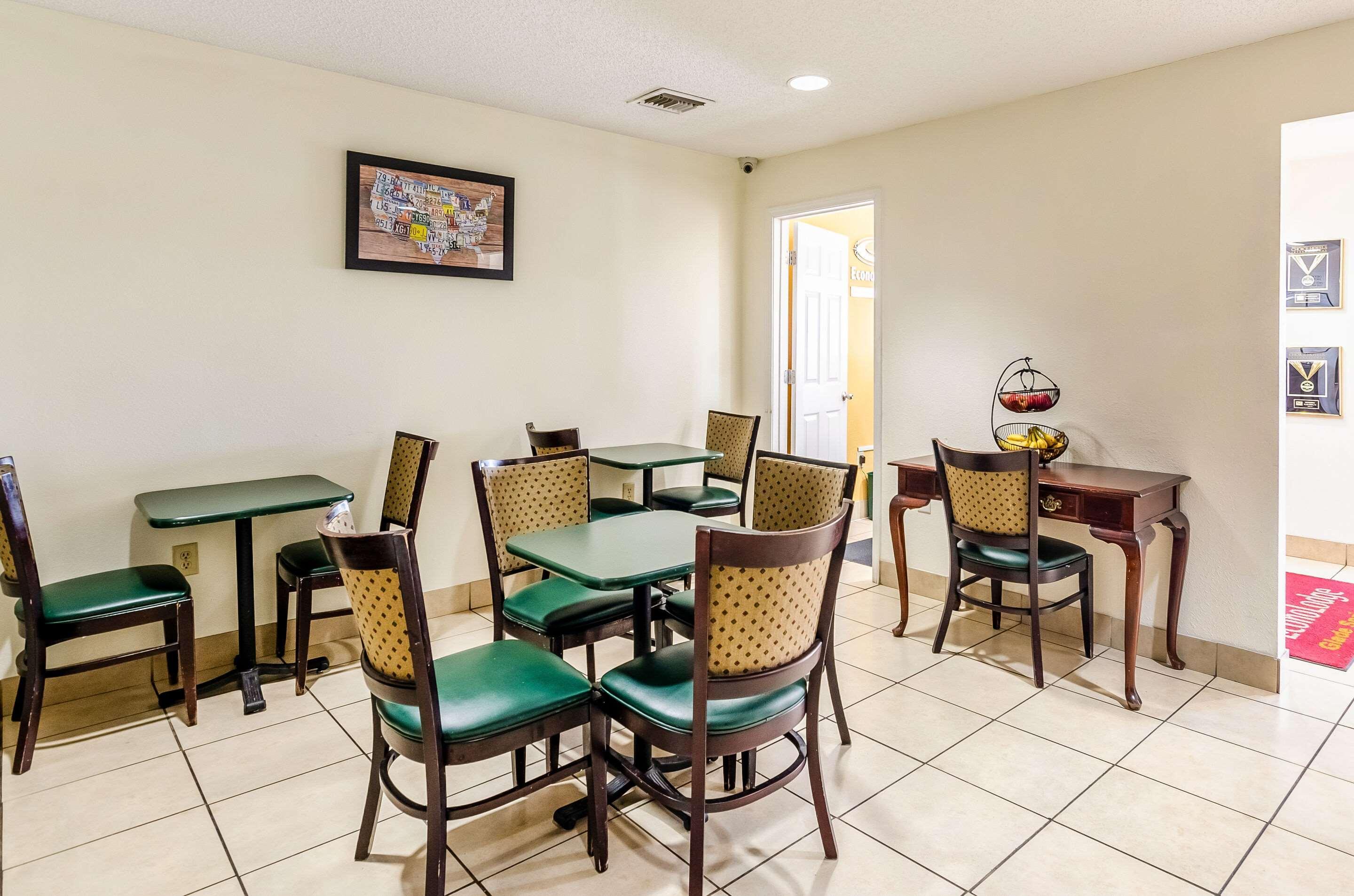 Econo Lodge Glade Springs I-81 Екстер'єр фото