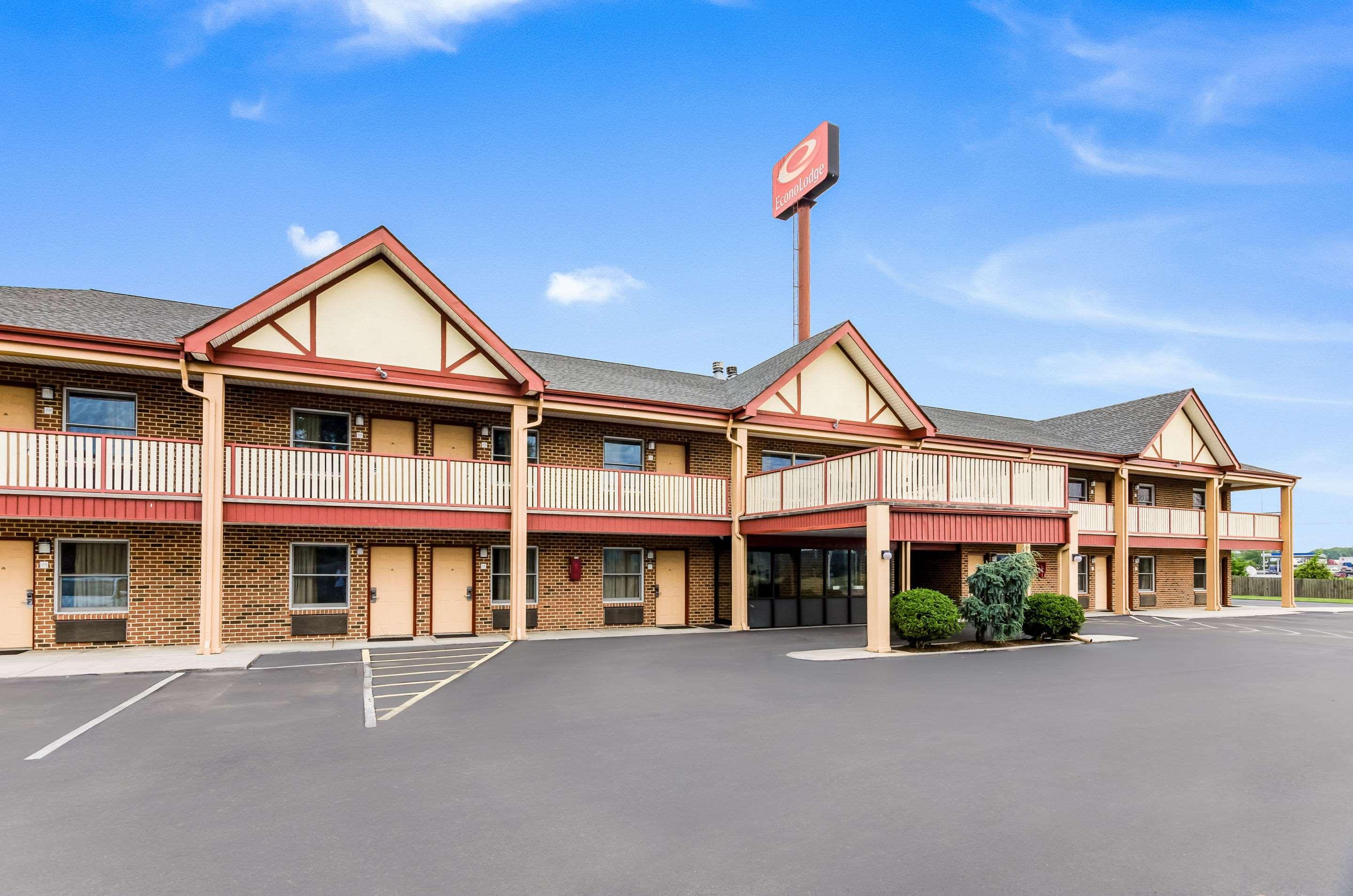 Econo Lodge Glade Springs I-81 Екстер'єр фото