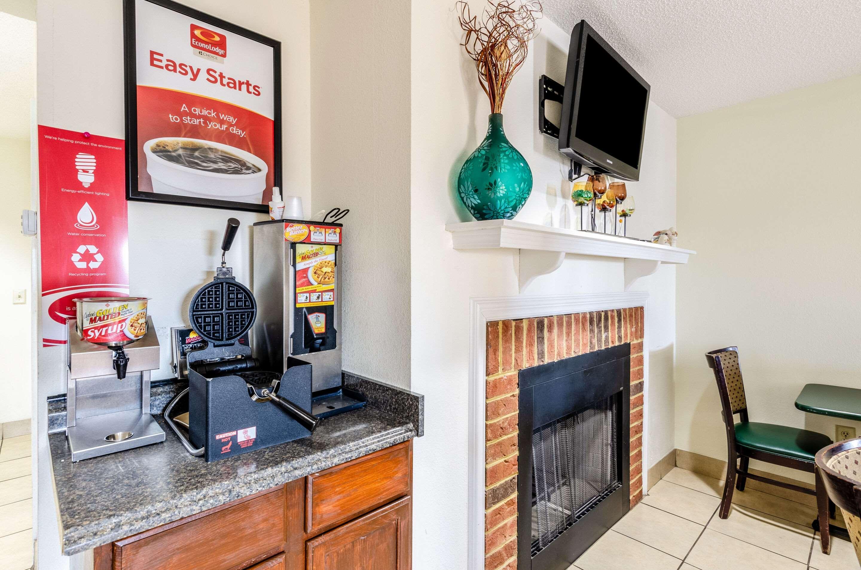 Econo Lodge Glade Springs I-81 Екстер'єр фото