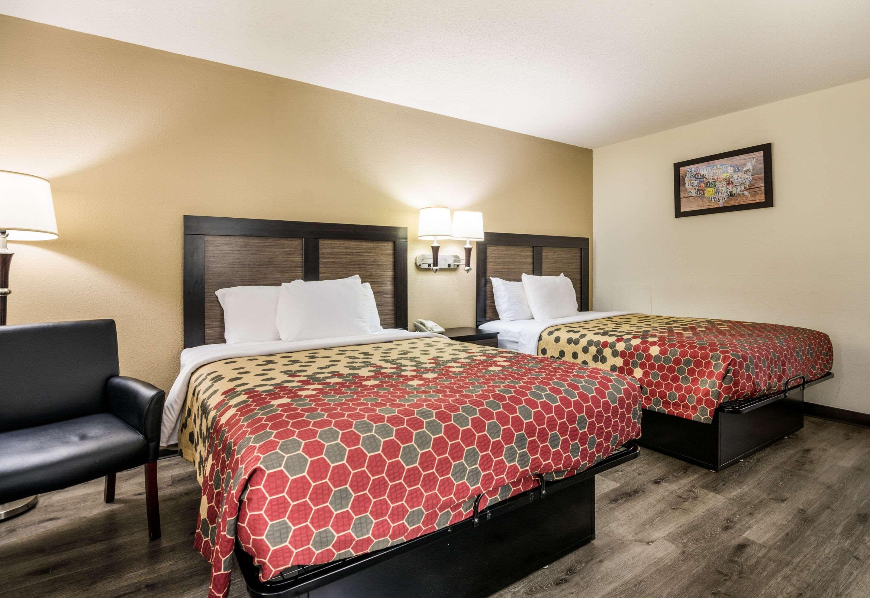 Econo Lodge Glade Springs I-81 Екстер'єр фото