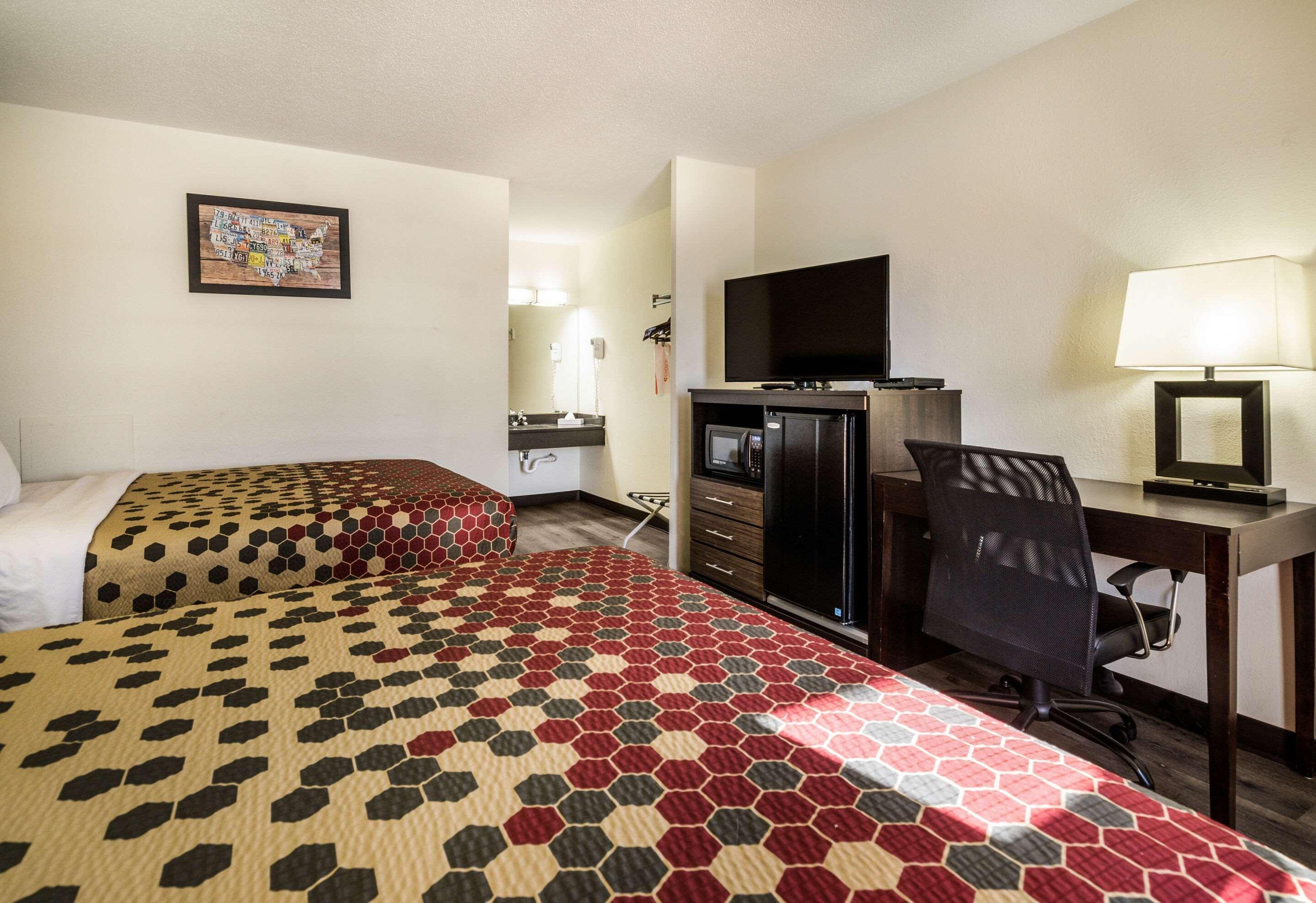 Econo Lodge Glade Springs I-81 Екстер'єр фото