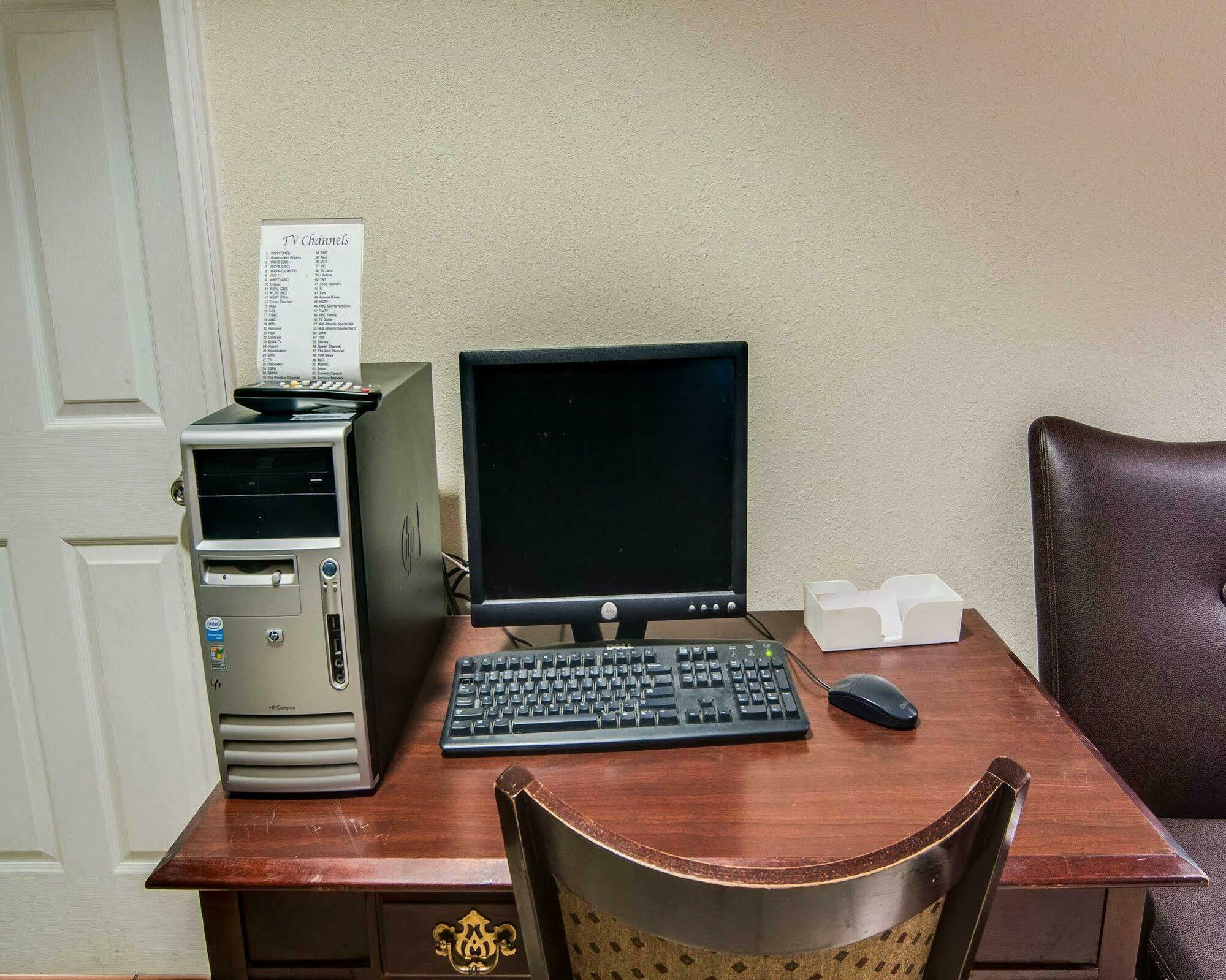 Econo Lodge Glade Springs I-81 Екстер'єр фото