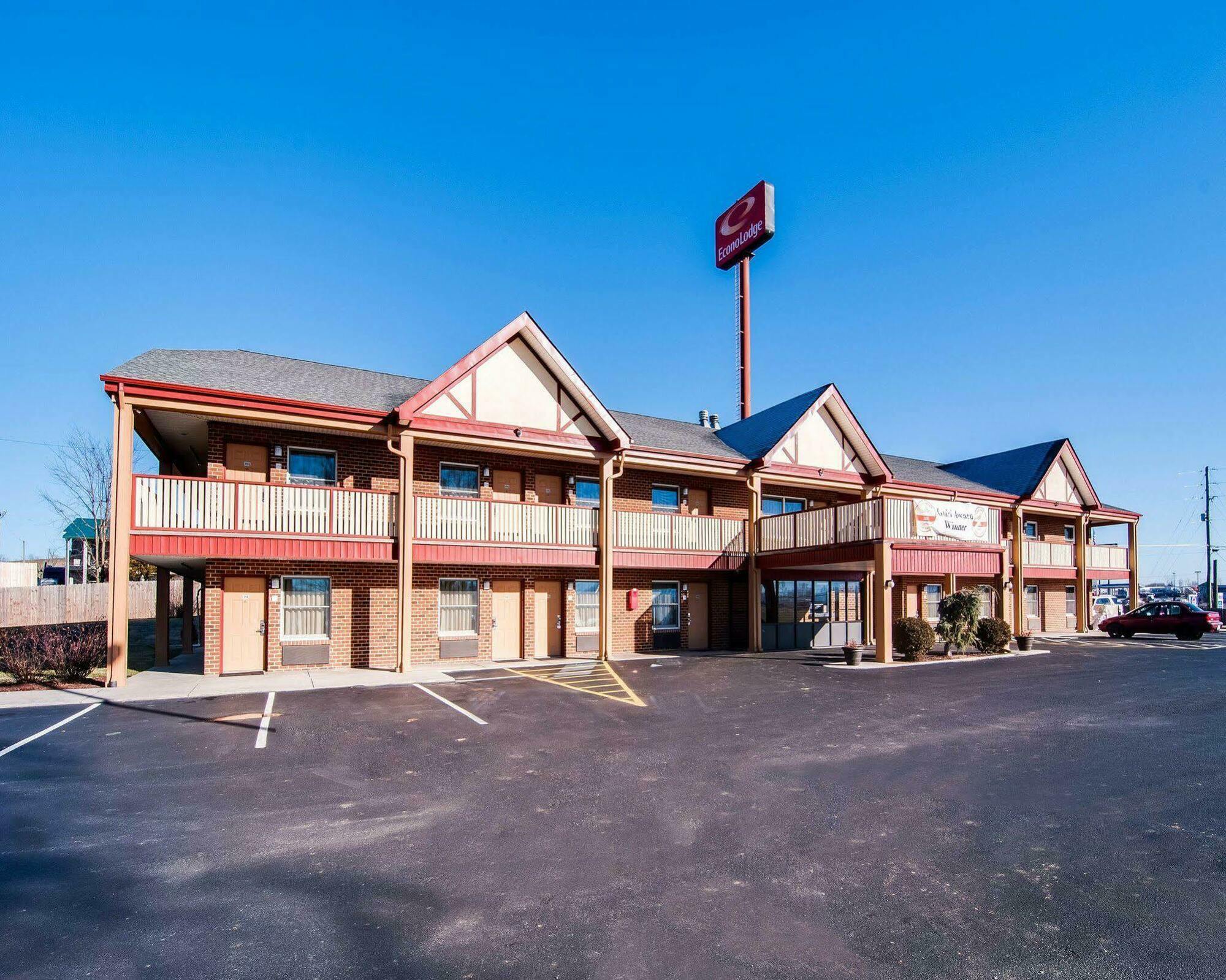 Econo Lodge Glade Springs I-81 Екстер'єр фото