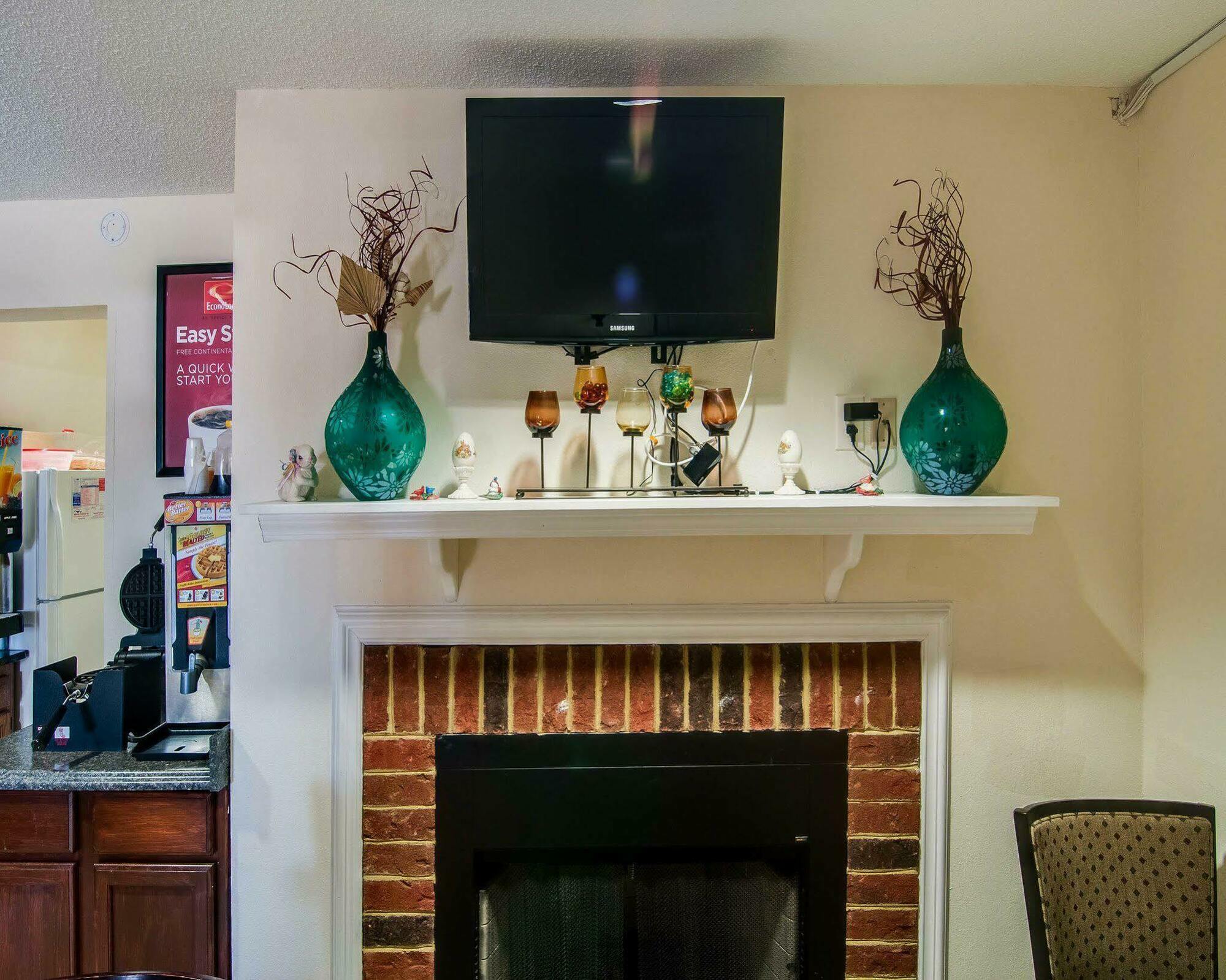 Econo Lodge Glade Springs I-81 Екстер'єр фото